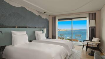 Swiss, Twin kamer, uitzicht op zee | Een minibar, een kluis op de kamer, gratis wifi, beddengoed