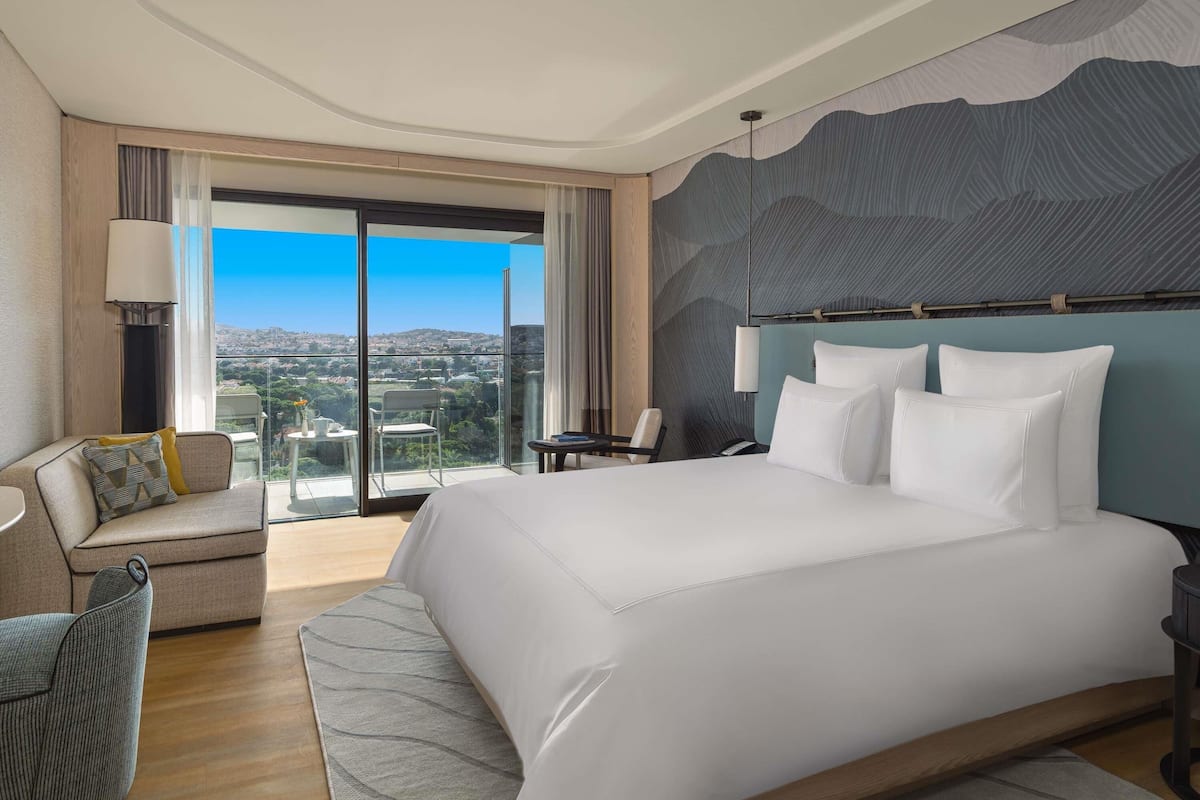 Minibar, in-room safe, free WiFi, bed sheets