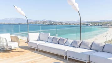 Minibar, coffres-forts dans les chambres, Wi-Fi gratuit, draps fournis