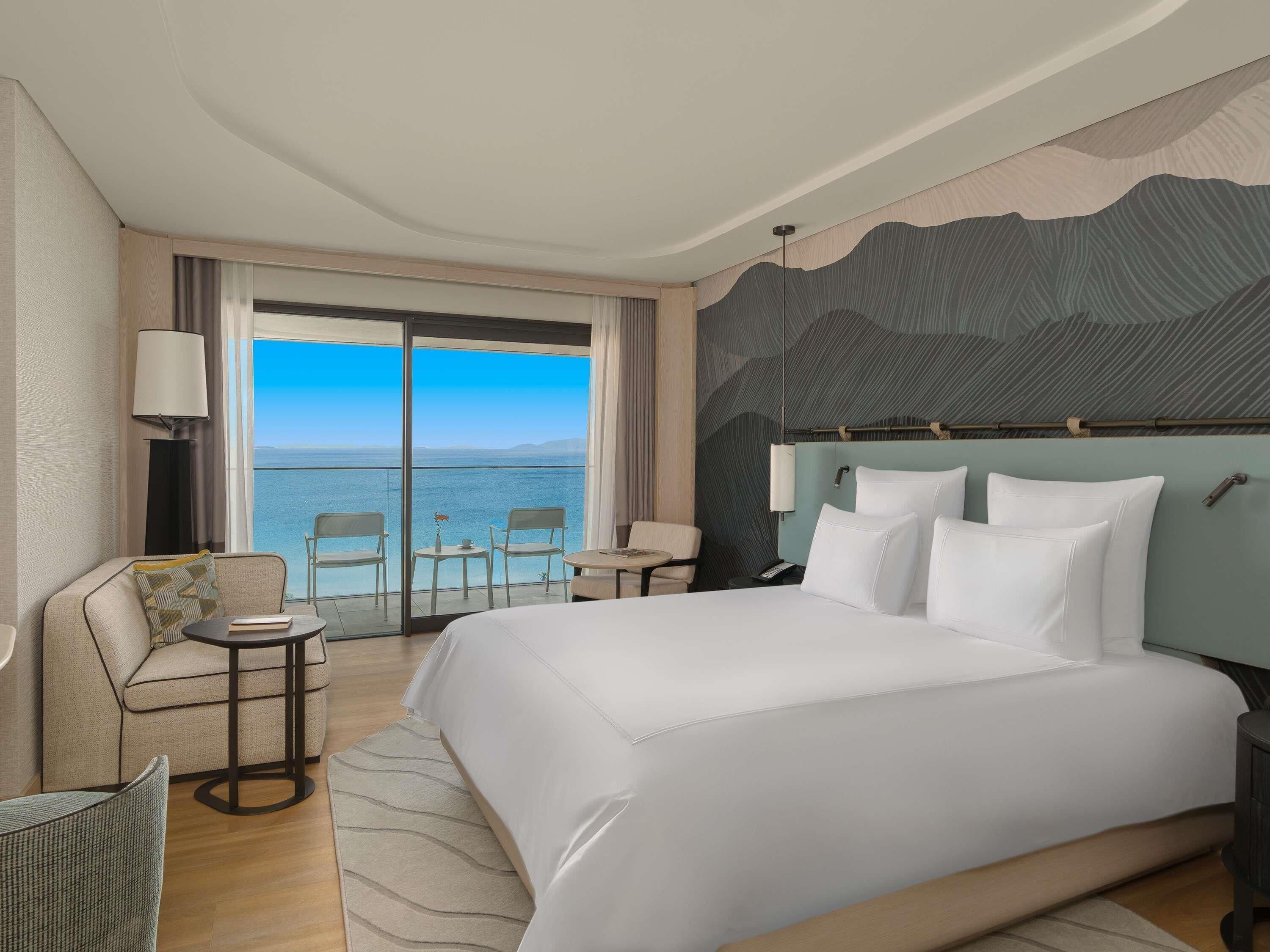 Minibar, in-room safe, free WiFi, bed sheets