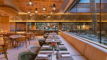 Buffet breakfast for a fee on weekdays