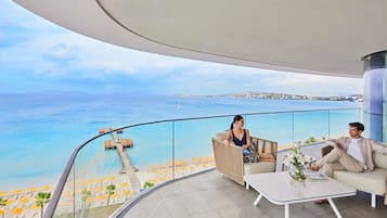 Minibar, in-room safe, free WiFi, bed sheets