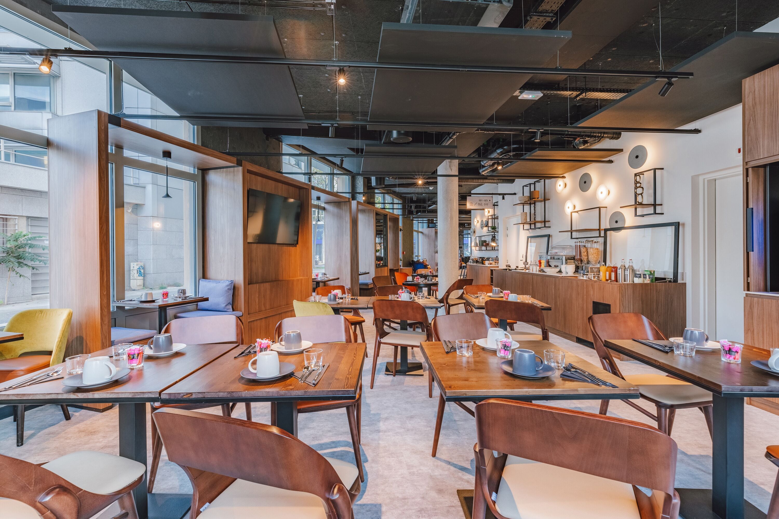 Petit déjeuner buffet (19 EUR par personne)