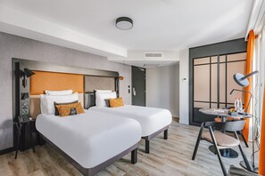 A hotel room with two beds, a desk with a chair, a phone, and a lamp. - Appart'City Collection Paris Gare de Lyon (Paris)