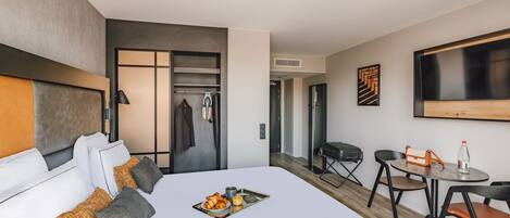 Estudi, 1 llit doble | 1 dormitori, escriptori, wifi gratuïta i roba de llit