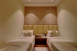 Deluxe Room - Hotel Amber Suite (Mumbai)