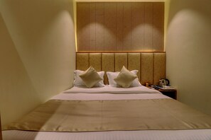 Deluxe Room - Hotel Amber Suite (Mumbai)
