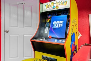 Games room - Disney Family fun private pool/game room/theme room Weekly/Monthly Discount (Davenport)