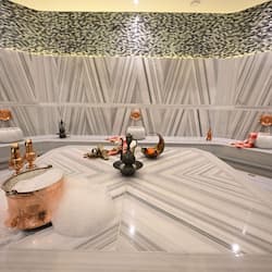 Un sauna, baño turco, tratamientos corporales, envolturas corporales
