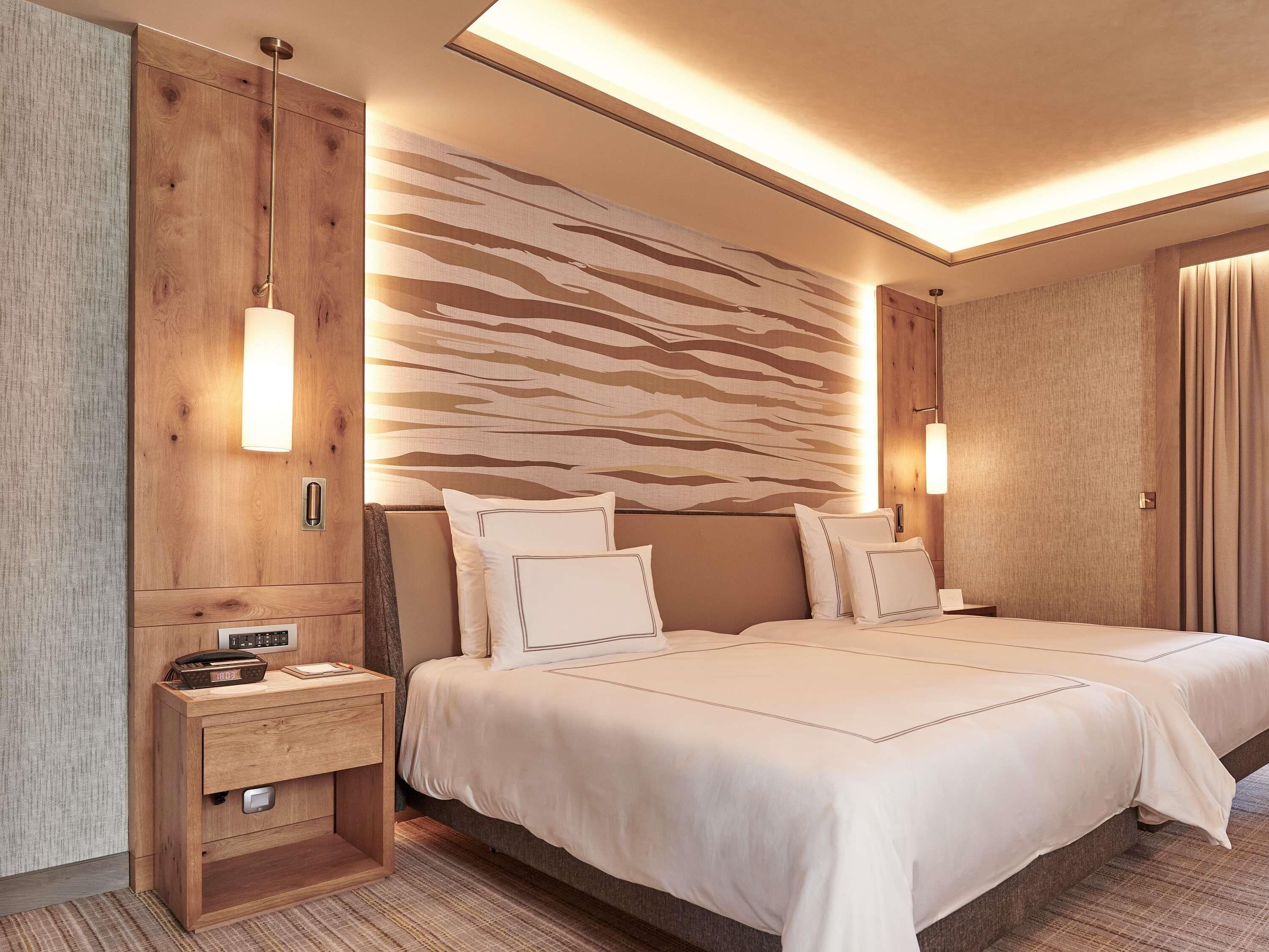 Deluxe Twin kamer | Luxe beddengoed, een minibar, individueel gemeubileerd, een bureau