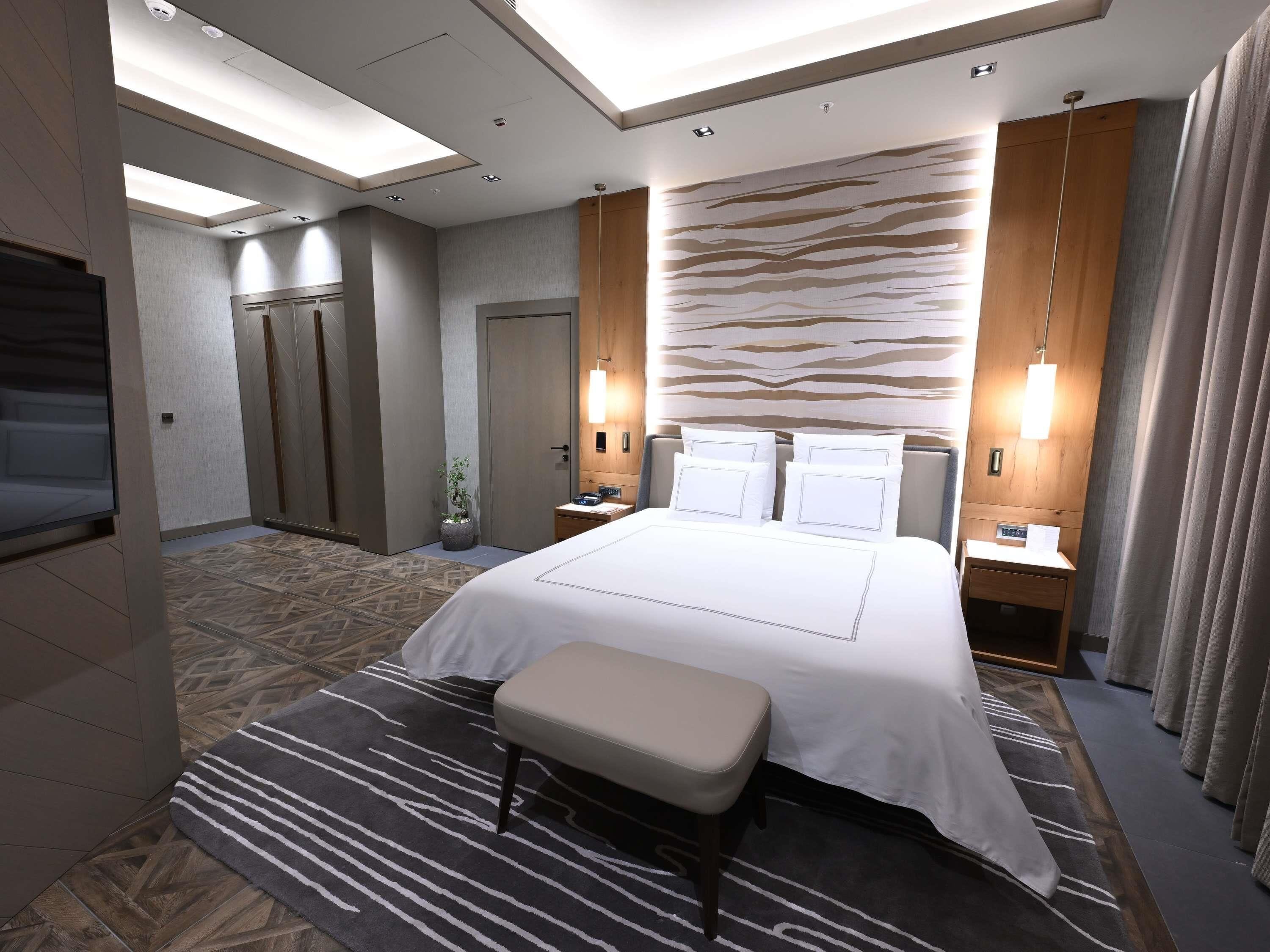 Suite présidentielle | Literie de qualité, minibar, ameublement unique, bureau