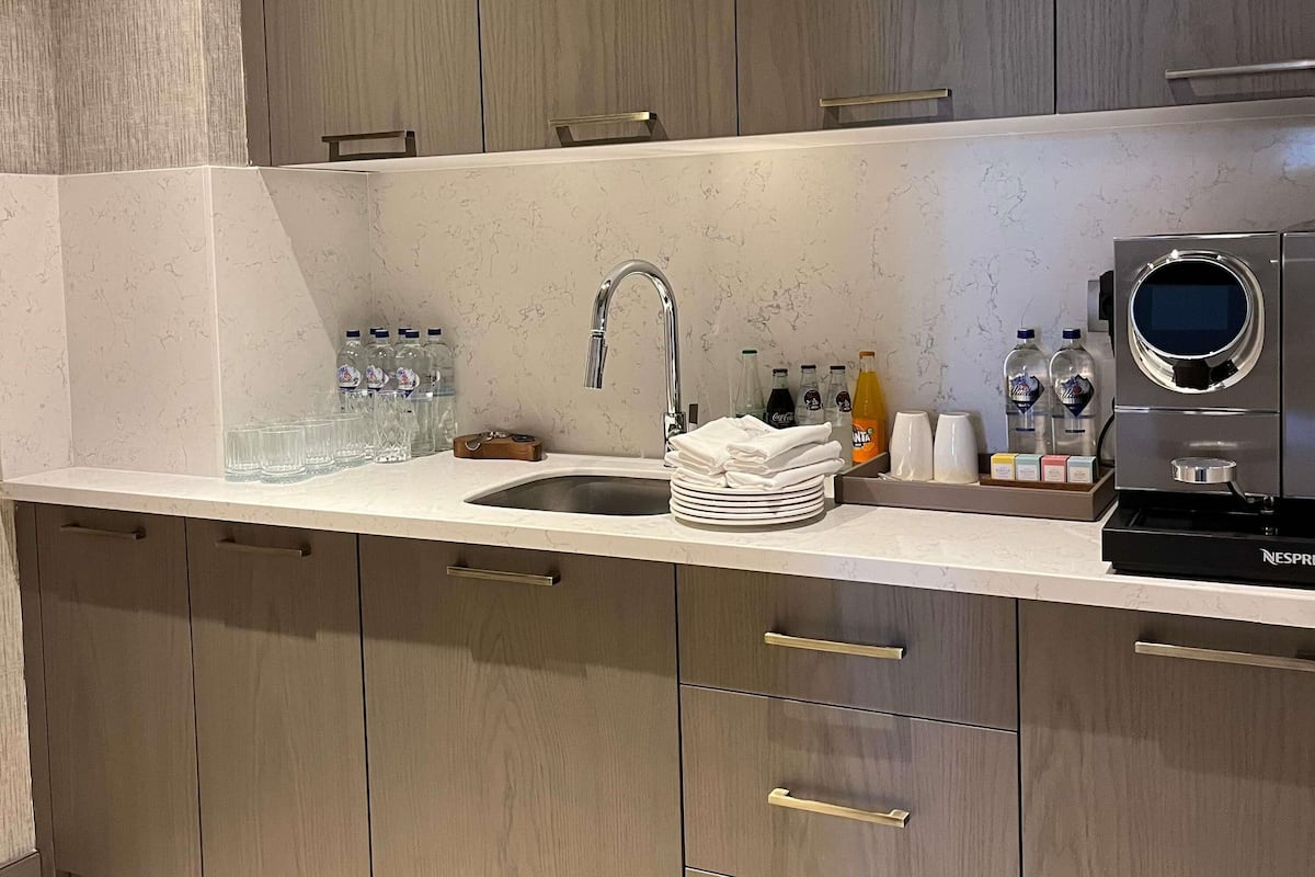 Premium bedding, minibar, individually furnished, desk