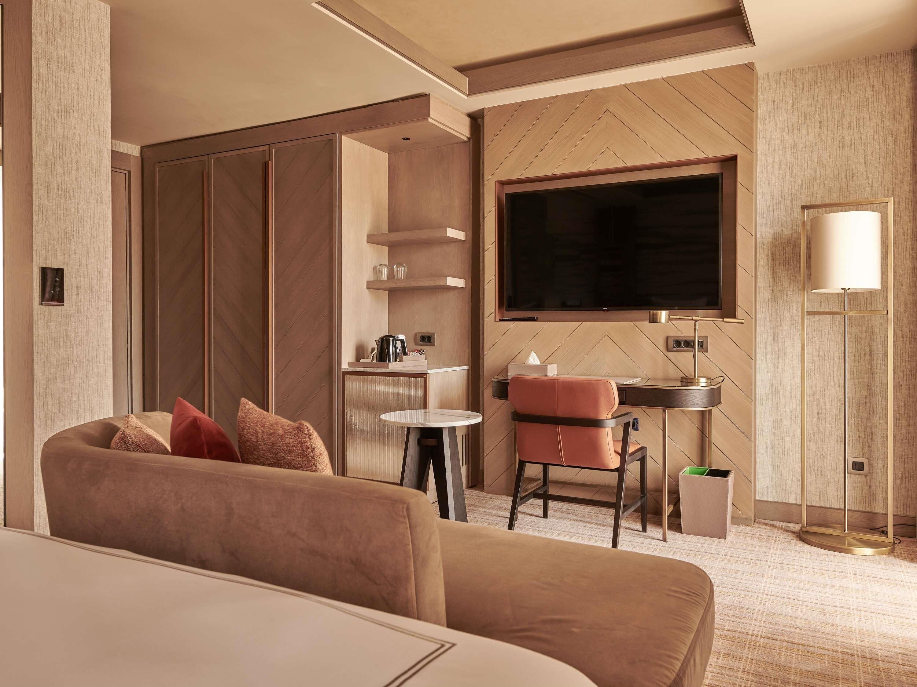 Literie de qualité supérieure, minibar, ameublement personnalisé, bureau