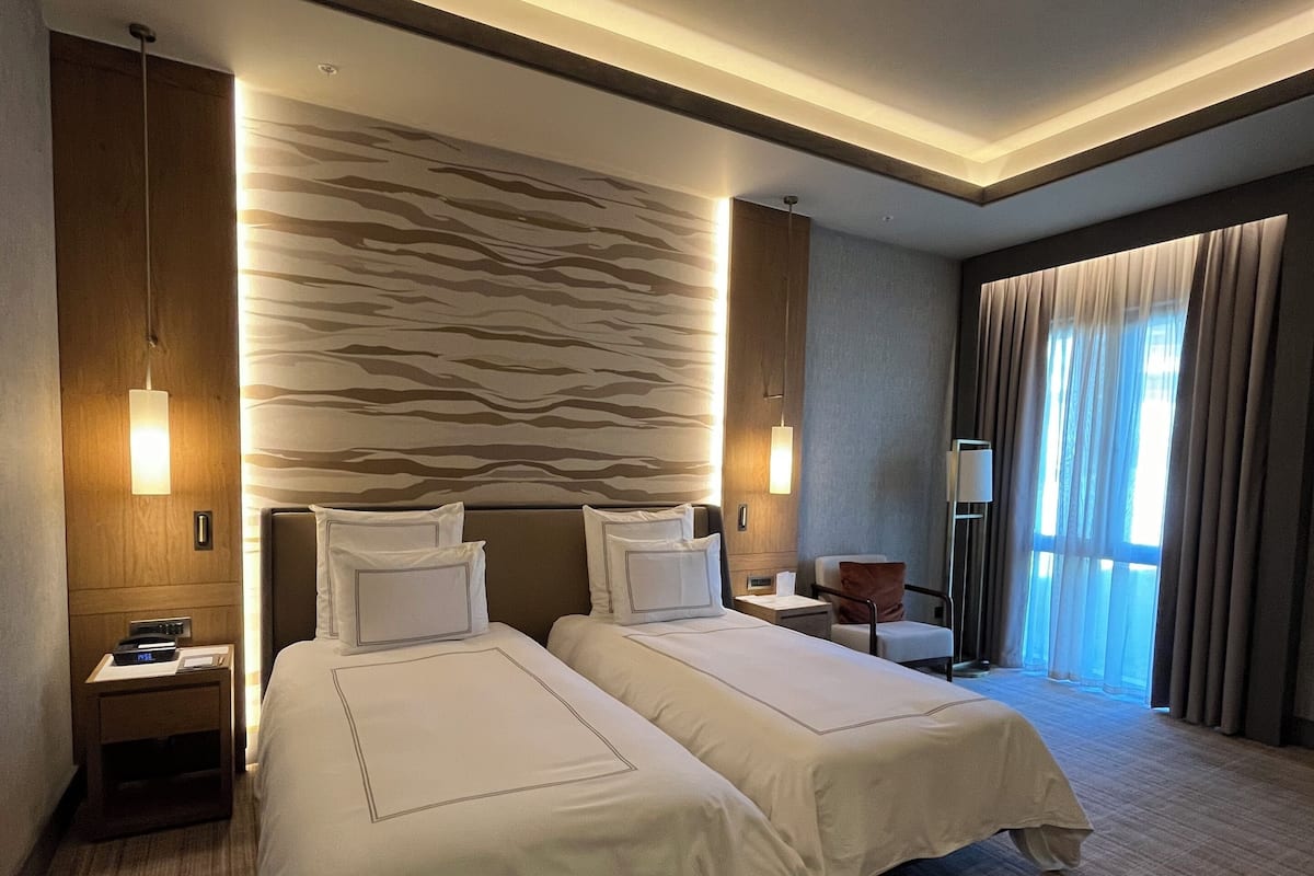 Executive Twin kamer (Forest View) | Luxe beddengoed, een minibar, individueel gemeubileerd, een bureau
