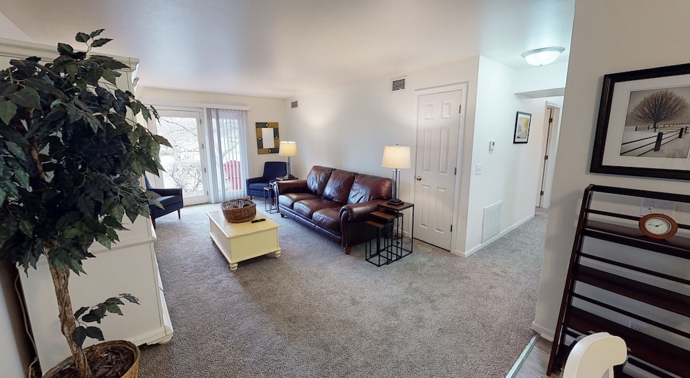 Cozy 2BD/2BA Residence On The Fox River Oshkosh Vrbo