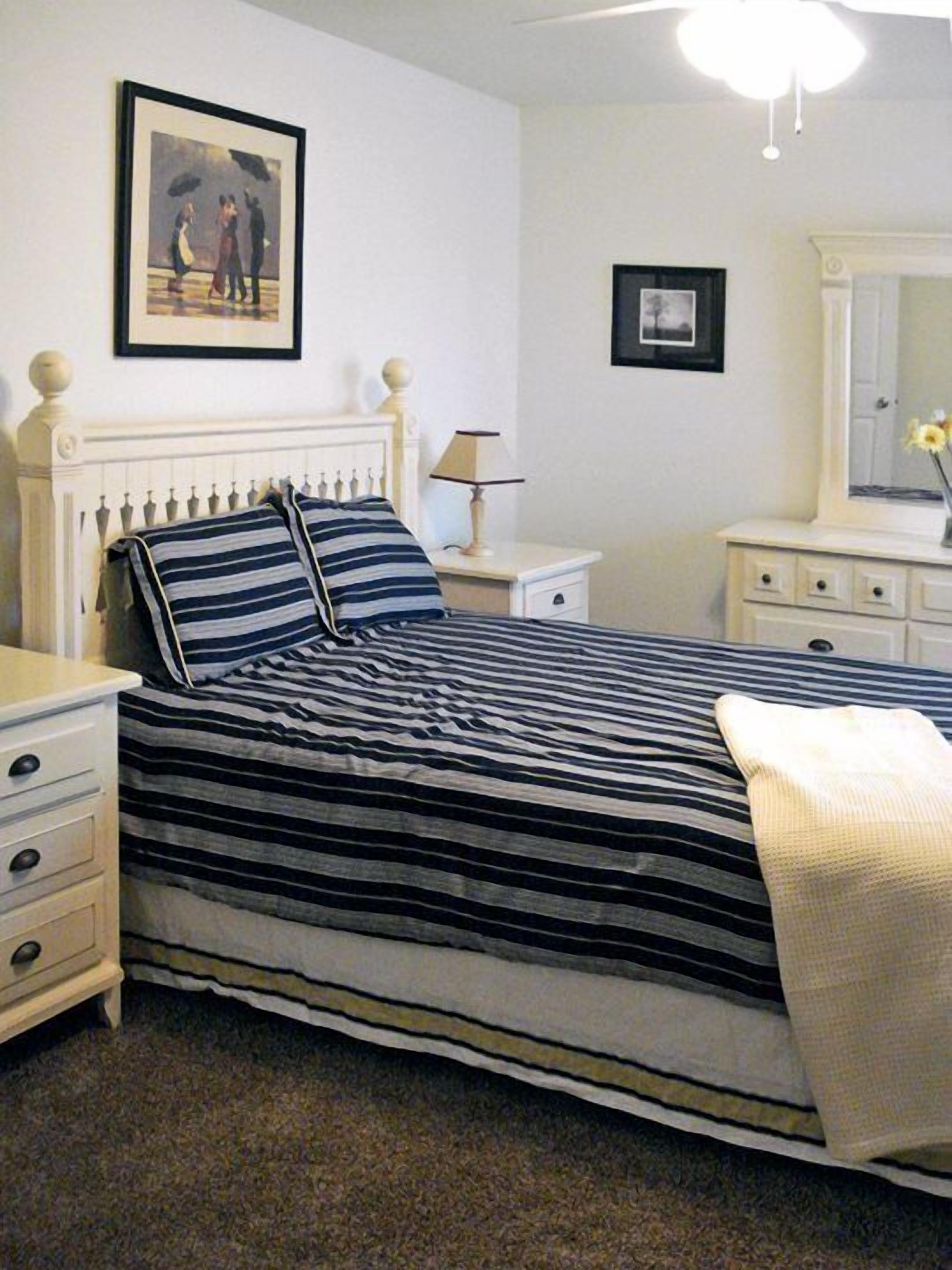 Two Bedroom Serviced Residence In Quiet Neighborhood