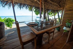 House | Outdoor dining - Beachfront House at La Vida Resort (Bastimentos)