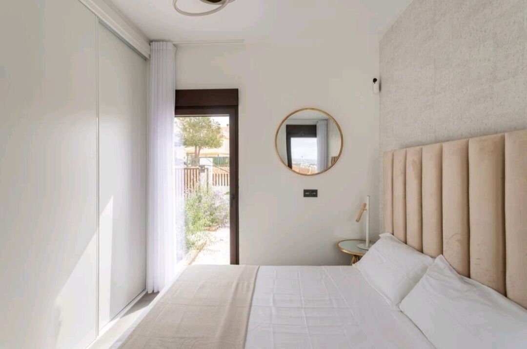 5 slaapkamers, een strijkplank/strijkijzer, reisbedje, gratis wifi