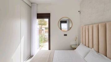 5 slaapkamers, een strijkplank/strijkijzer, reisbedje, gratis wifi