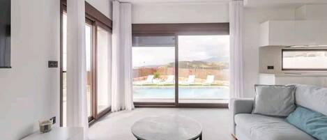 Smart-TV, videospill og bøker