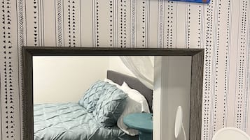 3 bedrooms, desk, iron/ironing board, free WiFi