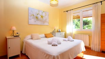 3 bedrooms, free WiFi, bed sheets