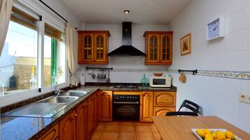 Fridge, microwave, oven, coffee/tea maker