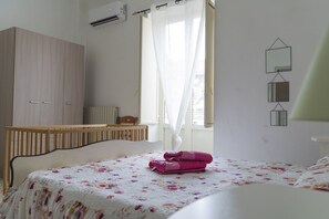 3 bedrooms, iron/ironing board, WiFi, bed sheets - Bellizzi House (second floor) (Modica)