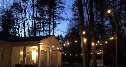 Adventure Ready Ranch Sleeps 10 & 0.7 mi to GB Main St. Wi-Fi + HOT TUB.