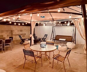 Outdoor dining - Private Pool Home near Disney - House of Maya (Whittier)