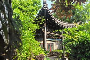 Unclassified image, 3 of 71, button - Taohuayuan Liu Contract Chun Inn (Taoyuan)