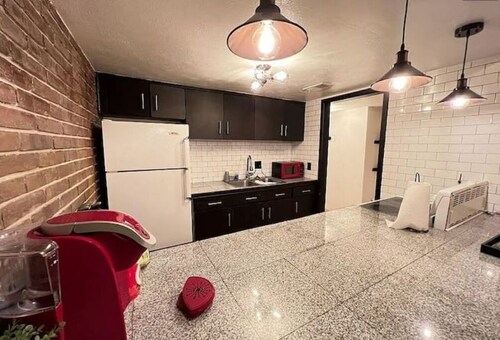 "Charming Urban Oasis"