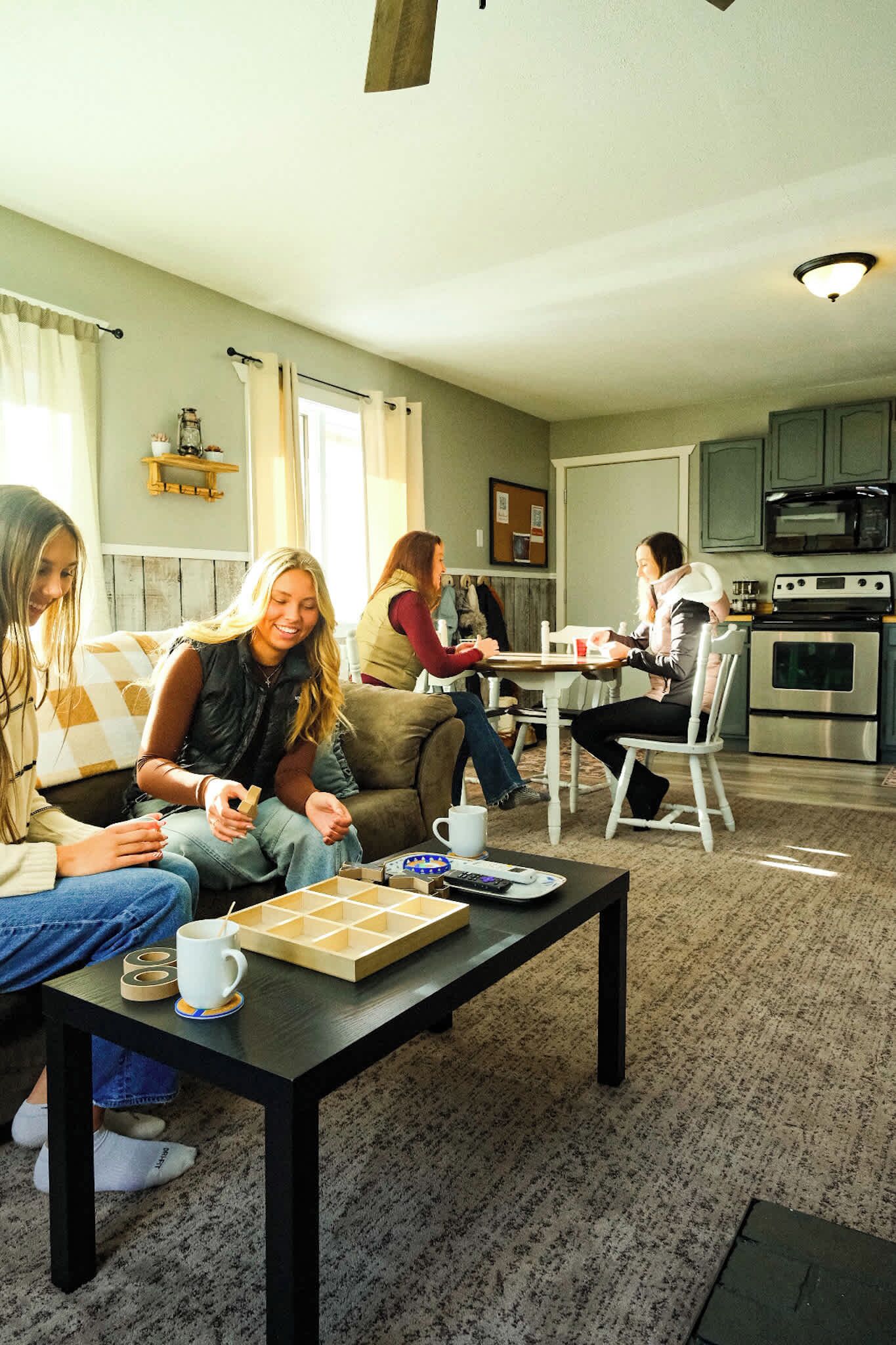 TV, peis, fotballspill og kontorer