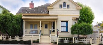 Blocks from Ocean - KING BEDROOM SUITE