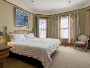 1 bedroom, iron/ironing board, WiFi - Blocks from Ocean - KING BEDROOM SUITE (PACIFIC GROVE)