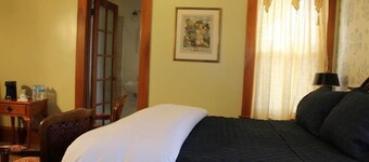 WALK TO OCEAN FROM OUR PREMIUM KING BED ROOMS