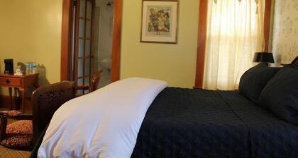 WALK TO OCEAN FROM OUR PREMIUM KING BED ROOMS
