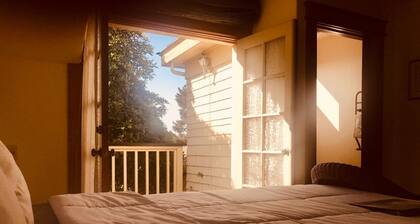 CROSS Ocean View from Balcony-RELAX-QUEEN BEDROOM