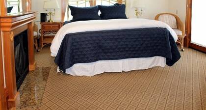 CROSS Ocean View from Balcony-RELAX-QUEEN BEDROOM