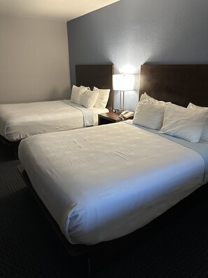 Economy Double Room - Sugar Creek Inn & Suites  (Hinton)