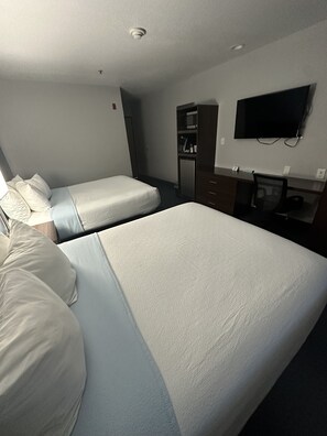 Economy Double Room | Pillowtop beds, desk, blackout drapes, iron/ironing board - Sugar Creek Inn & Suites  (Hinton)