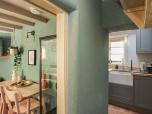 冰箱、电热水壶、烤面包机、厨具/餐具