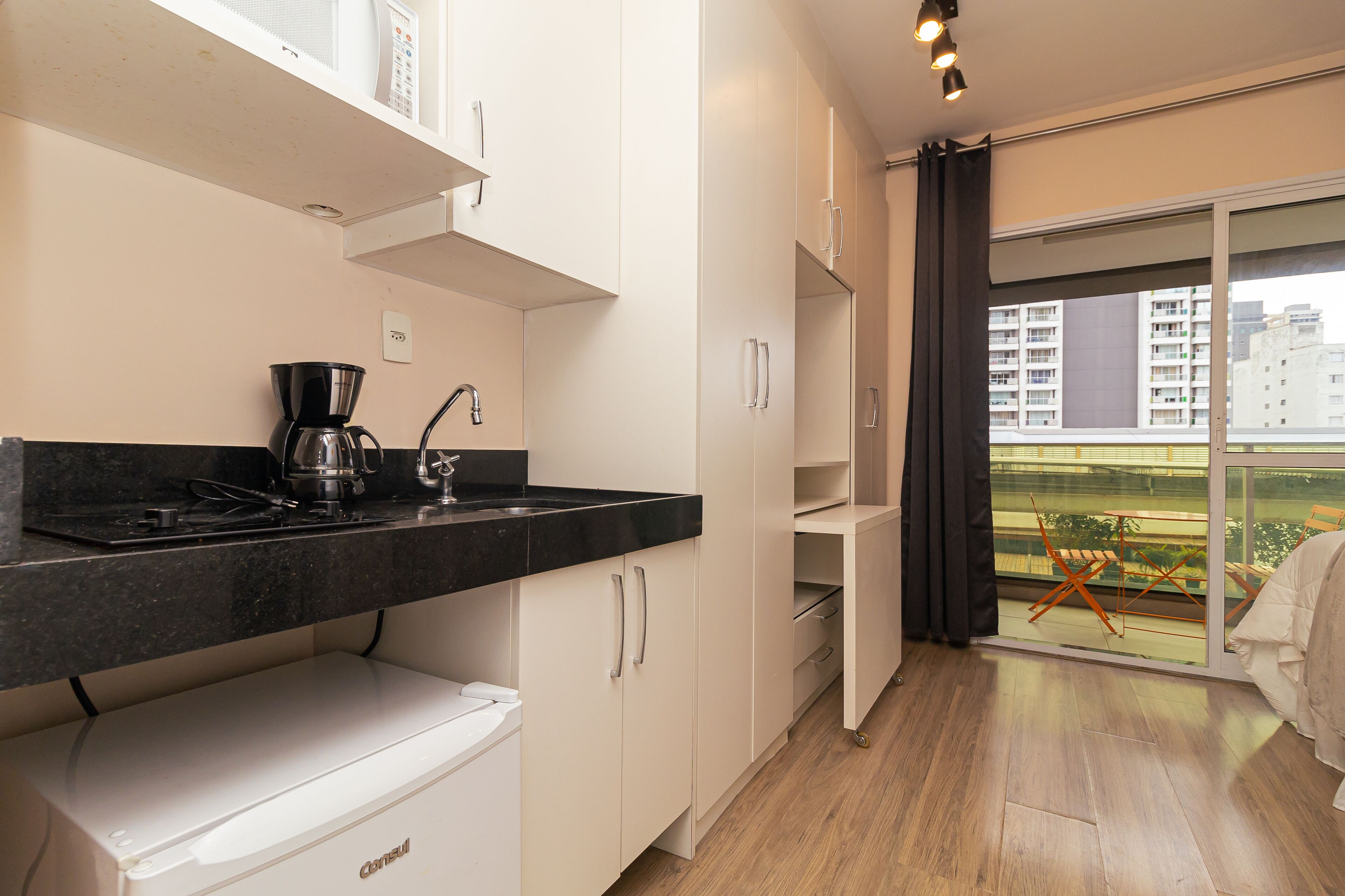 Basic Apartment | Private kitchen | Microwave, cookware/dishes/utensils