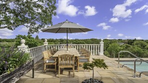 Outdoor dining - Luxurious Amagansett home perched on a hill, amazing views, exceptional... (Amagansett)