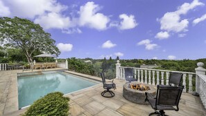 A heated pool - Luxurious Amagansett home perched on a hill, amazing views, exceptional... (Amagansett)