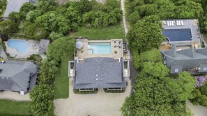 Exterior - Luxurious Amagansett home perched on a hill, amazing views, exceptional... (Amagansett)