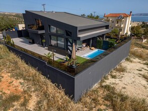Villa | Exterior