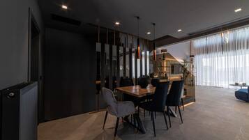Villa | Dining