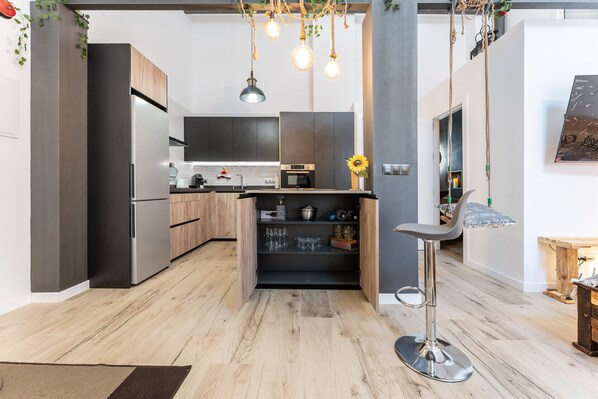 Fridge, microwave, oven, stovetop