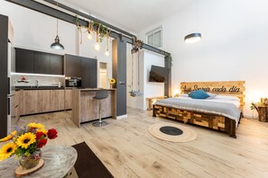 Iron/ironing board, free WiFi, bed sheets